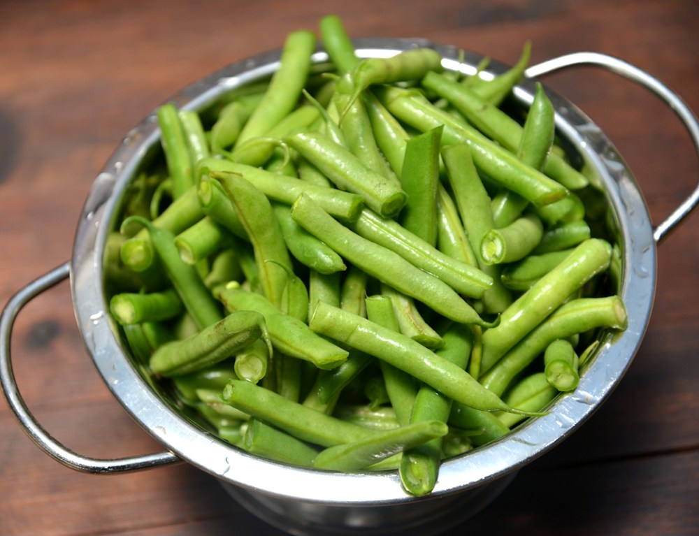 Стручковая фасоль детям с какого. Стручковая фасоль детям с какого. Стручковая фасоль перекресток. Стручки зеленой фасоли. Спаржа или стручковая фасоль.