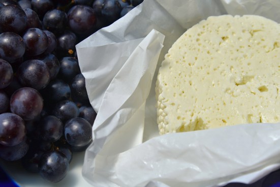 мускат и грузинский сыр