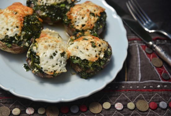 ШАМПИНЬОНЫ ФАРШИРОВАННЫЕ МОЛОХИЙЕЙ Mulukhiyah ملوخية И ГРУЗИНСКИМ СЫРОМ