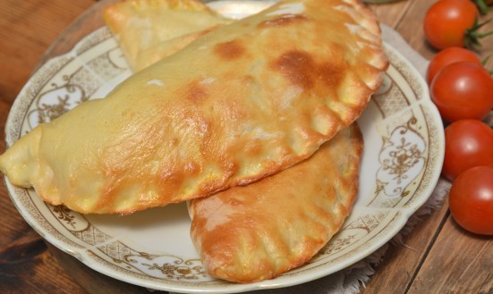 КАЛЬЦОНЕ - ЗАКРЫТАЯ ПИЦЦА