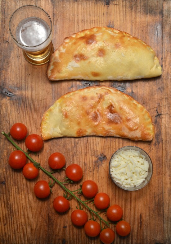 КАЛЬЦОНЕ - ЗАКРЫТАЯ ПИЦЦА