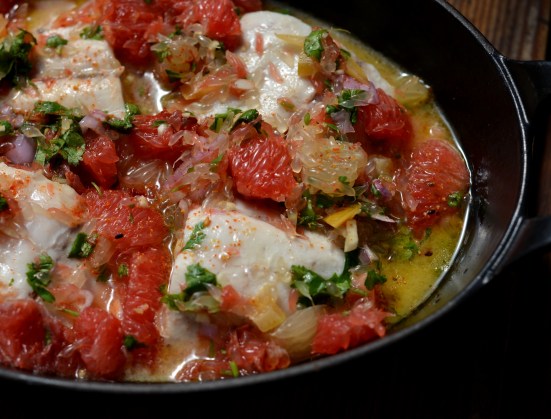 РЫБА ПРИПУЩЕННАЯ В КИСЛОМ ФРУКТОВОМ СОУСЕ