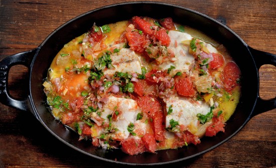 РЫБА ПРИПУЩЕННАЯ В КИСЛОМ ФРУКТОВОМ СОУСЕ