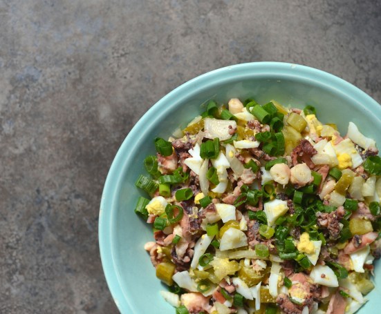 РУССКИЙ САЛАТ С ОСМИНОГАМИ