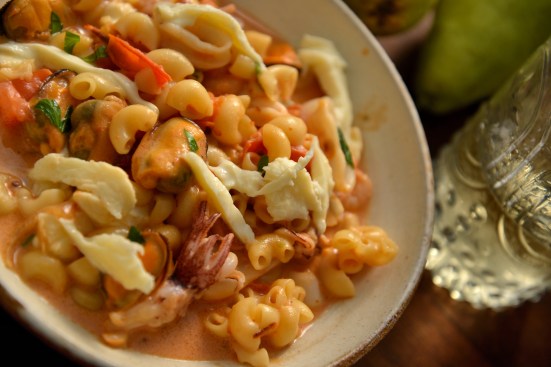 ПАСТА С СОУСОМ: ПОМИДОРЫ, СЛИВКИ, МОРЕПРОДУКТЫ, МОЦАРЕЛЛА