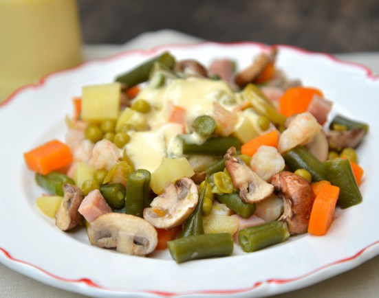 РУССКИЙ САЛАТ С СОУСОМ МАЙОНЕЗ ПО ЭСКОФЬЕ