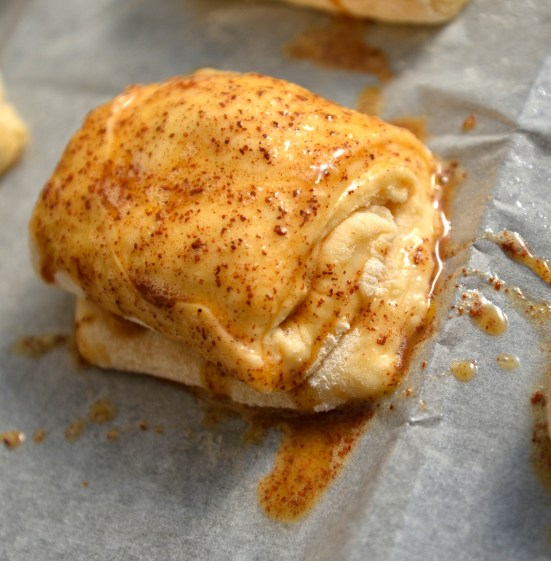 СДОБНЫЕ БУЛОЧКИ С ФИНИКАМИ