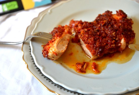 ЦЫПЛЕНОК ЗАПЕЧЕННЫЙ С ВЯЛЕНЫМИ ТОМАТАМИ