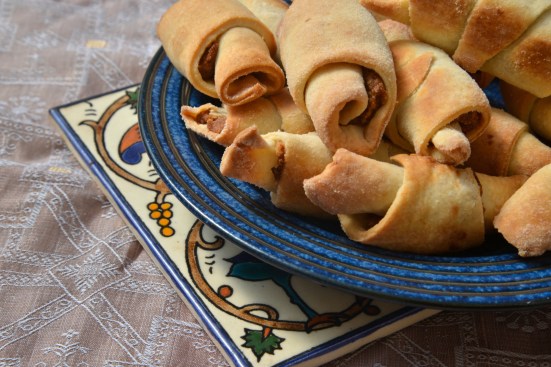 АРМЯНСКИЕ РОГАЛИКИ С ФИНИКАМИ И ОРЕХАМИ