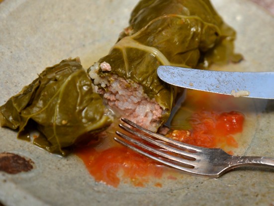 ЛИСТЬЯ МАНГОЛЬДА ФАРШИРОВАННЫЕ МЯСОМ И РИСОМ