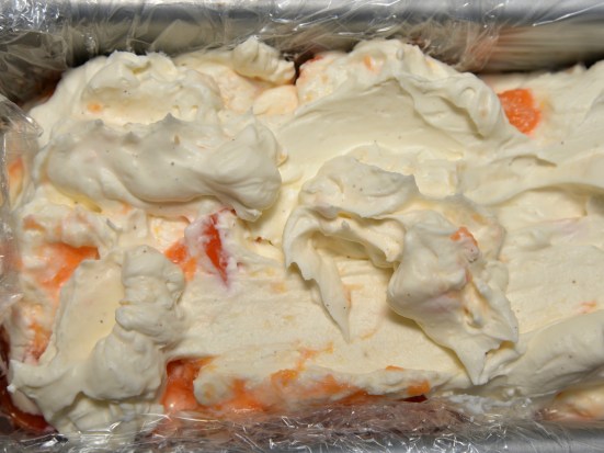 СЕМИФРЕДО С МАСКАРПОНЕ И ПЕРСИКАМИ