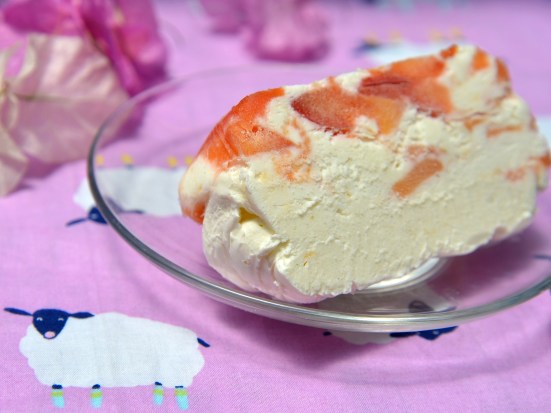 СЕМИФРЕДО С МАСКАРПОНЕ И ПЕРСИКАМИ