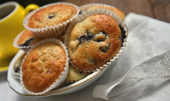 Маффины с лимоном и голубикой или черникой