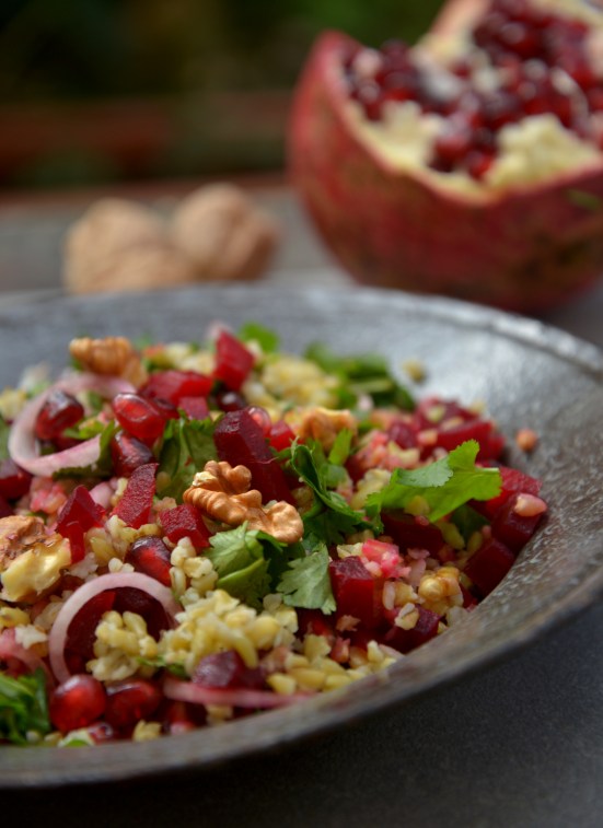 Салат из свеклы с фрике и зернами граната