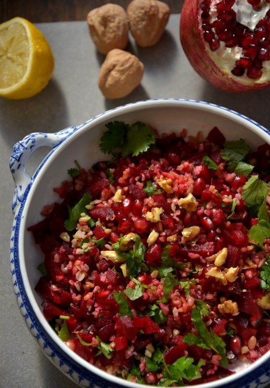 Салат из свеклы с фрике и зернами граната