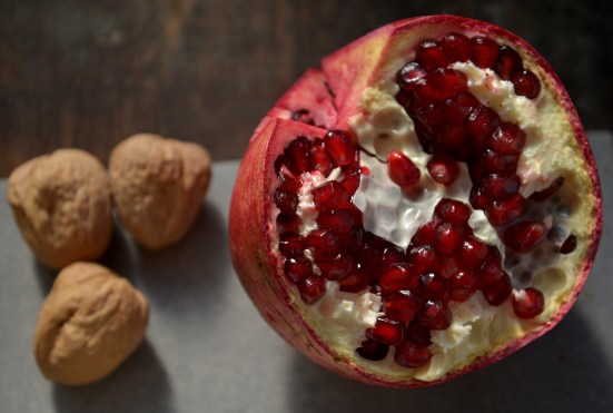 Салат из свеклы с фрике и зернами граната