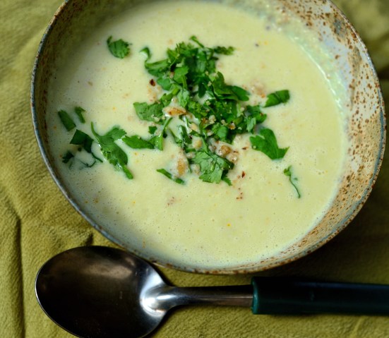 Суп-пюре из цветной капусты и кокосовым молоком