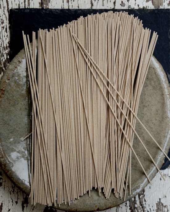 Тсукими соба Tsukimi soba 月見蕎麦 ("moon-viewing soba")