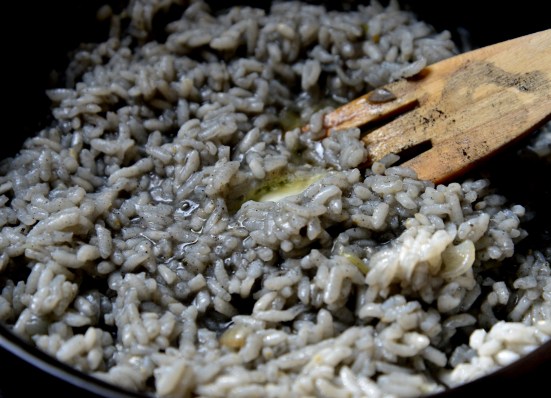 Ризотто с чернилами каракатицы