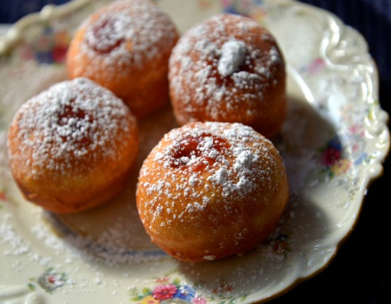 Пончики суфганиет к хануке