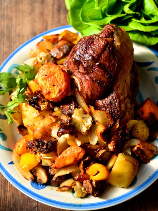 К новогоднему столу Gigot D’Agneau Pleureur буквально слезы бараньей ноги