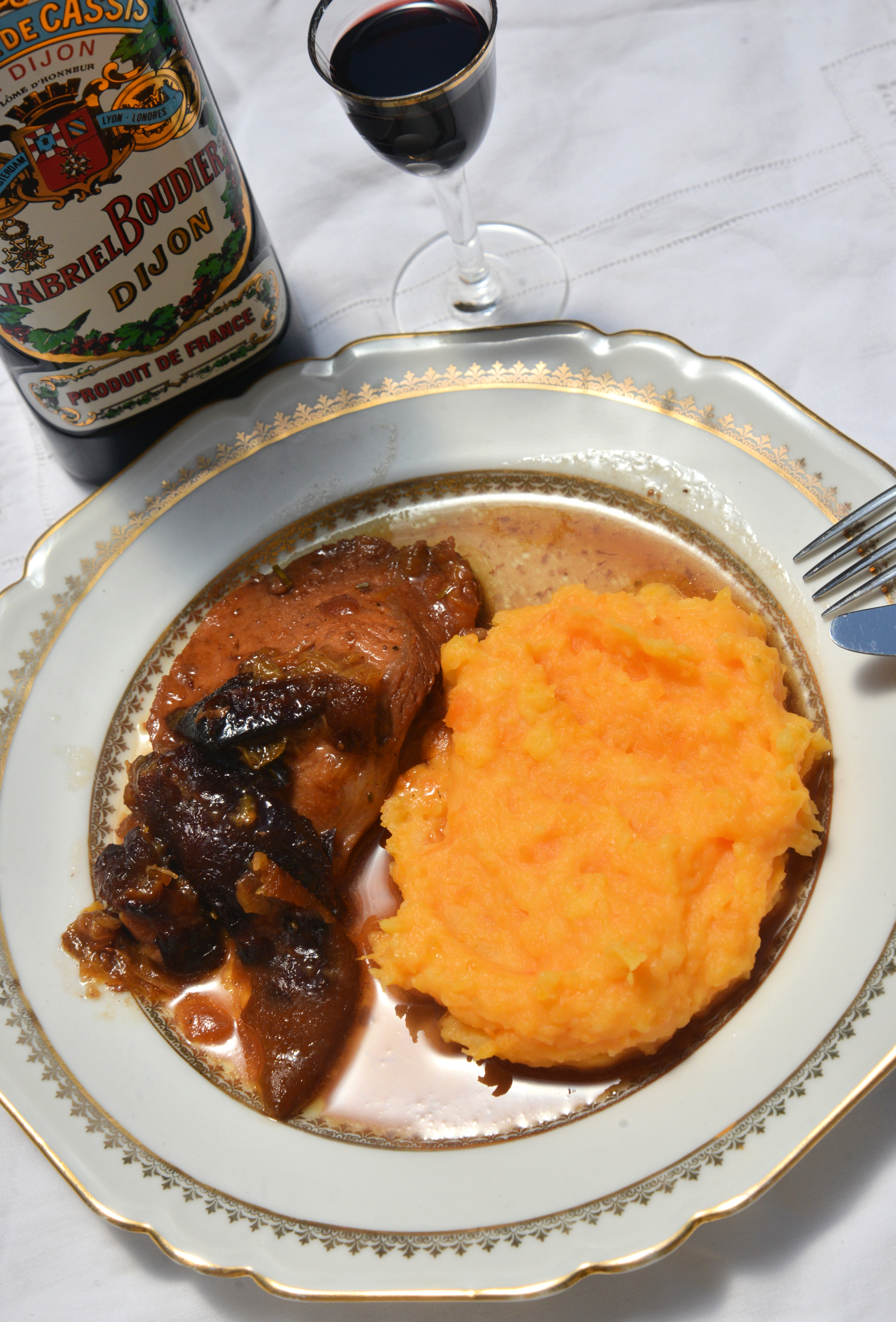 Жаркое в сливовом соусе